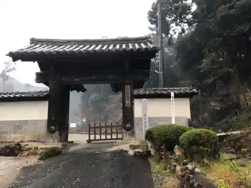 摩訶耶寺の山門