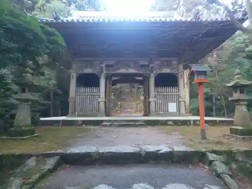 西山興隆寺の山門