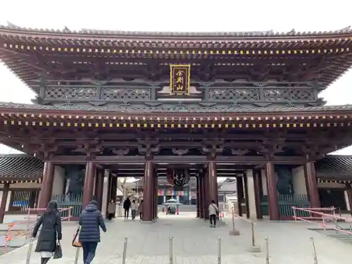 川崎大師（平間寺）の山門