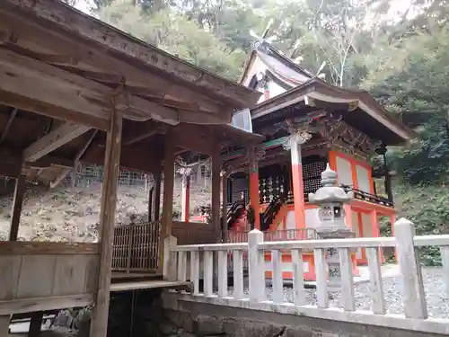 鳴無神社の本殿