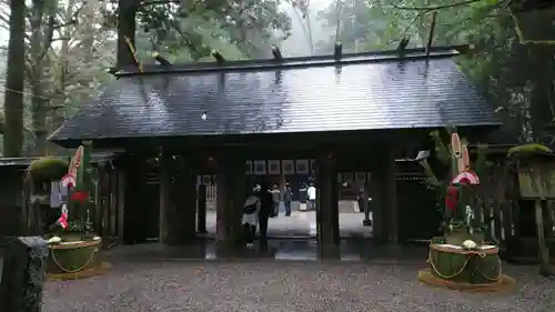 天岩戸神社の山門・神門