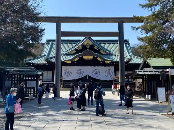 靖國神社の{uncategorized: "未分類", other: "その他", undefined: "問題あり", building: "その他建物", grave: "お墓", sacred_gate: "鳥居", guardian: "狛犬", statue: "像", buddha: "仏像", history: "歴史", nature: "自然", garden: "庭園", animal: "動物", pagoda: "塔", temizu: "手水舎", mountain_gate: "山門・神門", sanctuary: "本殿・本堂", subordinate: "末社・摂社", art: "芸術", scenery: "景色", jizo: "地蔵", ema: "絵馬", goshuin: "御朱印", omikuji: "おみくじ", items: "授与品その他", amulet: "お守り", goshuincho: "御朱印帳", eats: "食事", festival: "お祭り", votive_dance: "神楽", shichigosan: "七五三参", wedding: "結婚式", experience: "体験その他", initially: "初詣", around: "周辺", anti_infection: "感染症対策"}