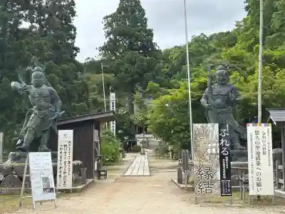 観音正寺の{uncategorized: "未分類", other: "その他", undefined: "問題あり", building: "その他建物", grave: "お墓", sacred_gate: "鳥居", guardian: "狛犬", statue: "像", buddha: "仏像", history: "歴史", nature: "自然", garden: "庭園", animal: "動物", pagoda: "塔", temizu: "手水舎", mountain_gate: "山門・神門", sanctuary: "本殿・本堂", subordinate: "末社・摂社", art: "芸術", scenery: "景色", jizo: "地蔵", ema: "絵馬", goshuin: "御朱印", omikuji: "おみくじ", items: "授与品その他", amulet: "お守り", goshuincho: "御朱印帳", eats: "食事", festival: "お祭り", votive_dance: "神楽", shichigosan: "七五三参", wedding: "結婚式", experience: "体験その他", initially: "初詣", around: "周辺", anti_infection: "感染症対策"}