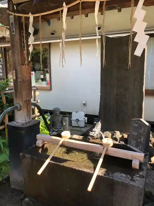 品川神社の手水舎