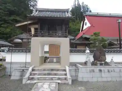 宝蔵寺の山門・神門