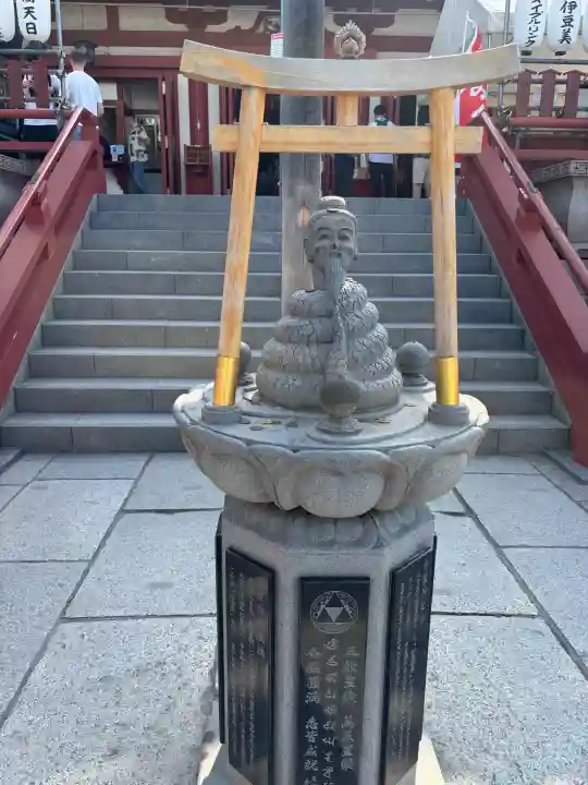 寛永寺不忍池弁天堂の{uncategorized: "未分類", other: "その他", undefined: "問題あり", building: "その他建物", grave: "お墓", sacred_gate: "鳥居", guardian: "狛犬", statue: "像", buddha: "仏像", history: "歴史", nature: "自然", garden: "庭園", animal: "動物", pagoda: "塔", temizu: "手水舎", mountain_gate: "山門・神門", sanctuary: "本殿・本堂", subordinate: "末社・摂社", art: "芸術", scenery: "景色", jizo: "地蔵", ema: "絵馬", goshuin: "御朱印", omikuji: "おみくじ", items: "授与品その他", amulet: "お守り", goshuincho: "御朱印帳", eats: "食事", festival: "お祭り", votive_dance: "神楽", shichigosan: "七五三参", wedding: "結婚式", experience: "体験その他", initially: "初詣", around: "周辺", anti_infection: "感染症対策"}