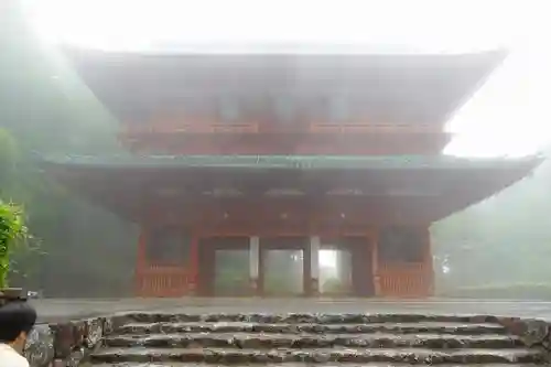 高野山金剛峯寺の山門