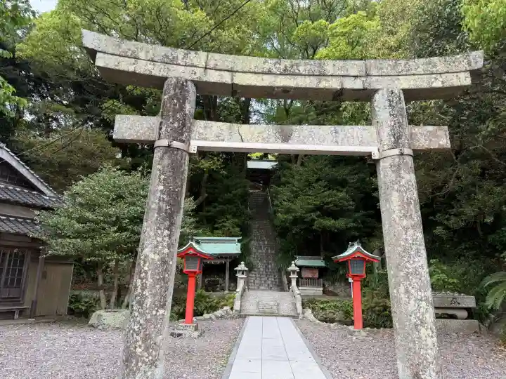 宗像大社中津宮の{uncategorized: "未分類", other: "その他", undefined: "問題あり", building: "その他建物", grave: "お墓", sacred_gate: "鳥居", guardian: "狛犬", statue: "像", buddha: "仏像", history: "歴史", nature: "自然", garden: "庭園", animal: "動物", pagoda: "塔", temizu: "手水舎", mountain_gate: "山門・神門", sanctuary: "本殿・本堂", subordinate: "末社・摂社", art: "芸術", scenery: "景色", jizo: "地蔵", ema: "絵馬", goshuin: "御朱印", omikuji: "おみくじ", items: "授与品その他", amulet: "お守り", goshuincho: "御朱印帳", eats: "食事", festival: "お祭り", votive_dance: "神楽", shichigosan: "七五三参", wedding: "結婚式", experience: "体験その他", initially: "初詣", around: "周辺", anti_infection: "感染症対策"}