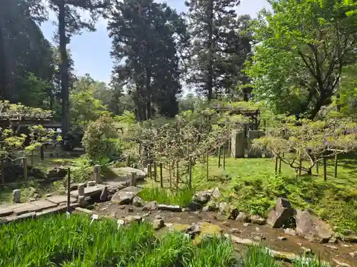 歌泉堂（春日大社神苑萬葉植物園内鎮座）(奈良県)