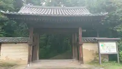 秋篠寺の山門・神門