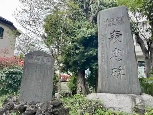 上高田氷川神社の{uncategorized: "未分類", other: "その他", undefined: "問題あり", building: "その他建物", grave: "お墓", sacred_gate: "鳥居", guardian: "狛犬", statue: "像", buddha: "仏像", history: "歴史", nature: "自然", garden: "庭園", animal: "動物", pagoda: "塔", temizu: "手水舎", mountain_gate: "山門・神門", sanctuary: "本殿・本堂", subordinate: "末社・摂社", art: "芸術", scenery: "景色", jizo: "地蔵", ema: "絵馬", goshuin: "御朱印", omikuji: "おみくじ", items: "授与品その他", amulet: "お守り", goshuincho: "御朱印帳", eats: "食事", festival: "お祭り", votive_dance: "神楽", shichigosan: "七五三参", wedding: "結婚式", experience: "体験その他", initially: "初詣", around: "周辺", anti_infection: "感染症対策"}