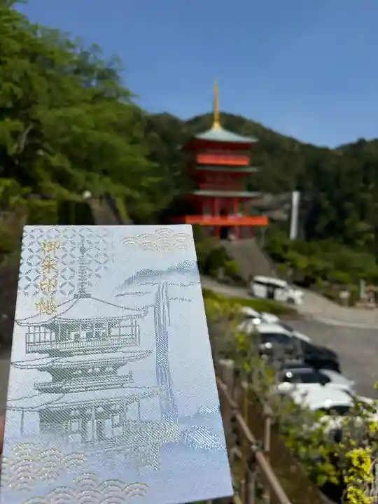 青岸渡寺の{uncategorized: "未分類", other: "その他", undefined: "問題あり", building: "その他建物", grave: "お墓", sacred_gate: "鳥居", guardian: "狛犬", statue: "像", buddha: "仏像", history: "歴史", nature: "自然", garden: "庭園", animal: "動物", pagoda: "塔", temizu: "手水舎", mountain_gate: "山門・神門", sanctuary: "本殿・本堂", subordinate: "末社・摂社", art: "芸術", scenery: "景色", jizo: "地蔵", ema: "絵馬", goshuin: "御朱印", omikuji: "おみくじ", items: "授与品その他", amulet: "お守り", goshuincho: "御朱印帳", eats: "食事", festival: "お祭り", votive_dance: "神楽", shichigosan: "七五三参", wedding: "結婚式", experience: "体験その他", initially: "初詣", around: "周辺", anti_infection: "感染症対策"}