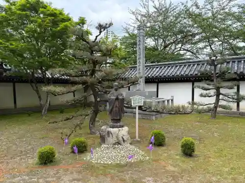 西教寺の{uncategorized: "未分類", other: "その他", undefined: "問題あり", building: "その他建物", grave: "お墓", sacred_gate: "鳥居", guardian: "狛犬", statue: "像", buddha: "仏像", history: "歴史", nature: "自然", garden: "庭園", animal: "動物", pagoda: "塔", temizu: "手水舎", mountain_gate: "山門・神門", sanctuary: "本殿・本堂", subordinate: "末社・摂社", art: "芸術", scenery: "景色", jizo: "地蔵", ema: "絵馬", goshuin: "御朱印", omikuji: "おみくじ", items: "授与品その他", amulet: "お守り", goshuincho: "御朱印帳", eats: "食事", festival: "お祭り", votive_dance: "神楽", shichigosan: "七五三参", wedding: "結婚式", experience: "体験その他", initially: "初詣", around: "周辺", anti_infection: "感染症対策"}
