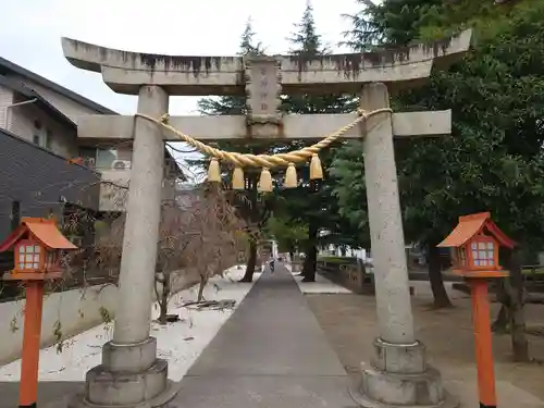 草加神社の鳥居