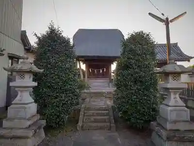 雷稲荷神社の本殿