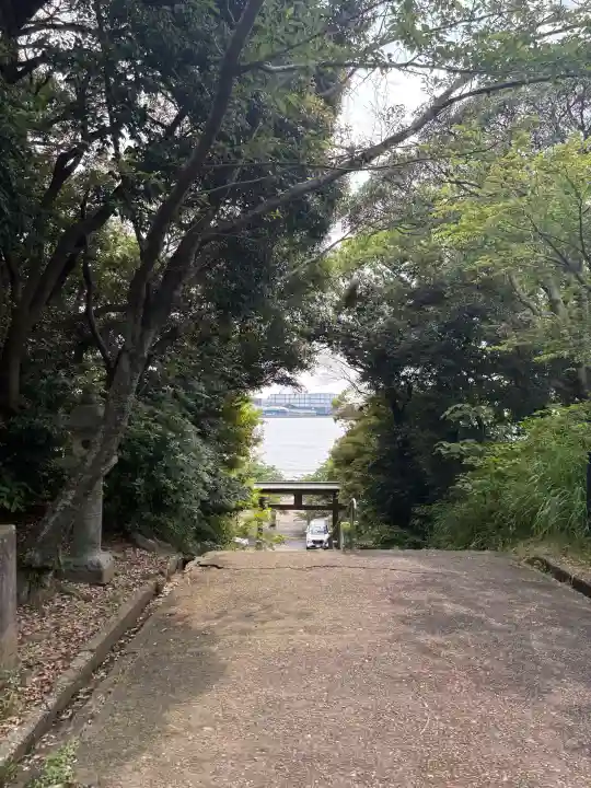 名島神社の{uncategorized: "未分類", other: "その他", undefined: "問題あり", building: "その他建物", grave: "お墓", sacred_gate: "鳥居", guardian: "狛犬", statue: "像", buddha: "仏像", history: "歴史", nature: "自然", garden: "庭園", animal: "動物", pagoda: "塔", temizu: "手水舎", mountain_gate: "山門・神門", sanctuary: "本殿・本堂", subordinate: "末社・摂社", art: "芸術", scenery: "景色", jizo: "地蔵", ema: "絵馬", goshuin: "御朱印", omikuji: "おみくじ", items: "授与品その他", amulet: "お守り", goshuincho: "御朱印帳", eats: "食事", festival: "お祭り", votive_dance: "神楽", shichigosan: "七五三参", wedding: "結婚式", experience: "体験その他", initially: "初詣", around: "周辺", anti_infection: "感染症対策"}