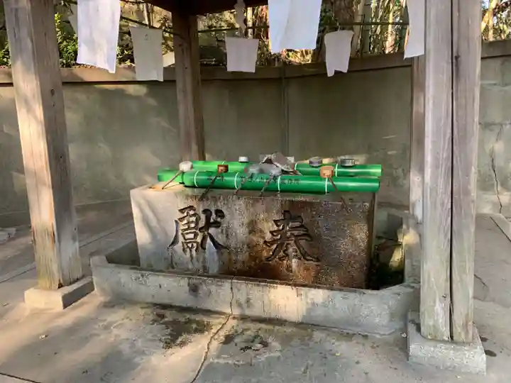 鷲尾愛宕神社の手水舎