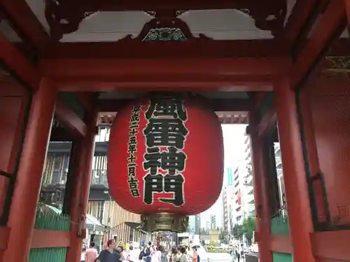 浅草寺の山門