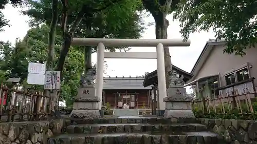 日々神社の鳥居