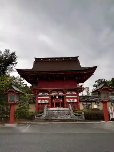 美濃國一宮　南宮大社の山門・神門