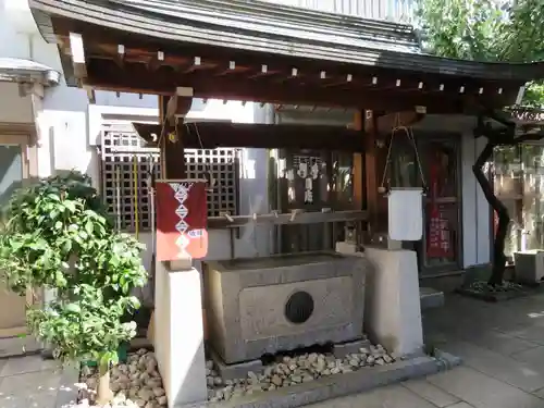 三河稲荷神社の手水舎