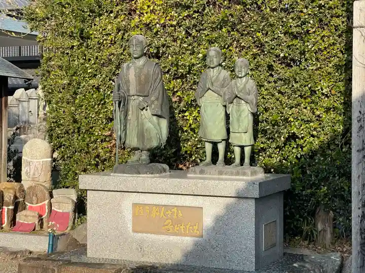 真光寺の{uncategorized: "未分類", other: "その他", undefined: "問題あり", building: "その他建物", grave: "お墓", sacred_gate: "鳥居", guardian: "狛犬", statue: "像", buddha: "仏像", history: "歴史", nature: "自然", garden: "庭園", animal: "動物", pagoda: "塔", temizu: "手水舎", mountain_gate: "山門・神門", sanctuary: "本殿・本堂", subordinate: "末社・摂社", art: "芸術", scenery: "景色", jizo: "地蔵", ema: "絵馬", goshuin: "御朱印", omikuji: "おみくじ", items: "授与品その他", amulet: "お守り", goshuincho: "御朱印帳", eats: "食事", festival: "お祭り", votive_dance: "神楽", shichigosan: "七五三参", wedding: "結婚式", experience: "体験その他", initially: "初詣", around: "周辺", anti_infection: "感染症対策"}