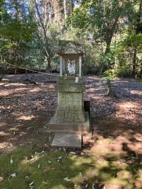 鴨鳥五所神社の{uncategorized: "未分類", other: "その他", undefined: "問題あり", building: "その他建物", grave: "お墓", sacred_gate: "鳥居", guardian: "狛犬", statue: "像", buddha: "仏像", history: "歴史", nature: "自然", garden: "庭園", animal: "動物", pagoda: "塔", temizu: "手水舎", mountain_gate: "山門・神門", sanctuary: "本殿・本堂", subordinate: "末社・摂社", art: "芸術", scenery: "景色", jizo: "地蔵", ema: "絵馬", goshuin: "御朱印", omikuji: "おみくじ", items: "授与品その他", amulet: "お守り", goshuincho: "御朱印帳", eats: "食事", festival: "お祭り", votive_dance: "神楽", shichigosan: "七五三参", wedding: "結婚式", experience: "体験その他", initially: "初詣", around: "周辺", anti_infection: "感染症対策"}