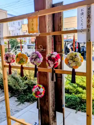 行田八幡神社の{uncategorized: "未分類", other: "その他", undefined: "問題あり", building: "その他建物", grave: "お墓", sacred_gate: "鳥居", guardian: "狛犬", statue: "像", buddha: "仏像", history: "歴史", nature: "自然", garden: "庭園", animal: "動物", pagoda: "塔", temizu: "手水舎", mountain_gate: "山門・神門", sanctuary: "本殿・本堂", subordinate: "末社・摂社", art: "芸術", scenery: "景色", jizo: "地蔵", ema: "絵馬", goshuin: "御朱印", omikuji: "おみくじ", items: "授与品その他", amulet: "お守り", goshuincho: "御朱印帳", eats: "食事", festival: "お祭り", votive_dance: "神楽", shichigosan: "七五三参", wedding: "結婚式", experience: "体験その他", initially: "初詣", around: "周辺", anti_infection: "感染症対策"}