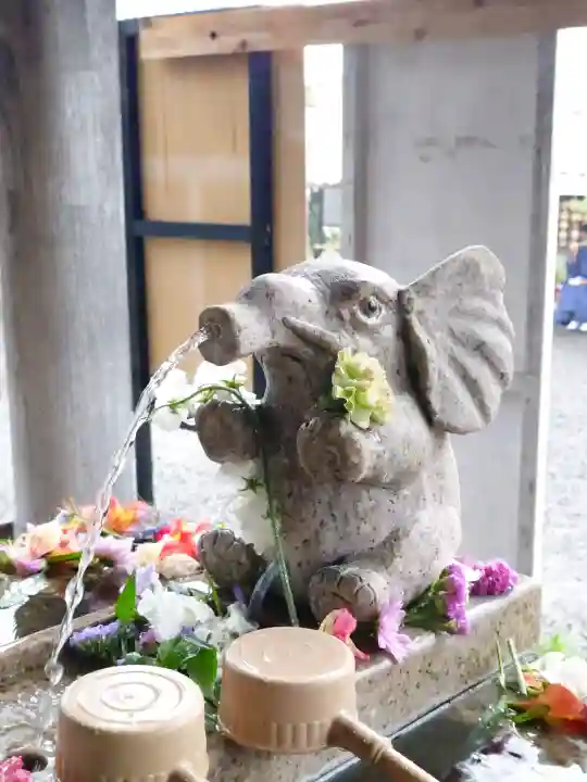 弘明寺の{uncategorized: "未分類", other: "その他", undefined: "問題あり", building: "その他建物", grave: "お墓", sacred_gate: "鳥居", guardian: "狛犬", statue: "像", buddha: "仏像", history: "歴史", nature: "自然", garden: "庭園", animal: "動物", pagoda: "塔", temizu: "手水舎", mountain_gate: "山門・神門", sanctuary: "本殿・本堂", subordinate: "末社・摂社", art: "芸術", scenery: "景色", jizo: "地蔵", ema: "絵馬", goshuin: "御朱印", omikuji: "おみくじ", items: "授与品その他", amulet: "お守り", goshuincho: "御朱印帳", eats: "食事", festival: "お祭り", votive_dance: "神楽", shichigosan: "七五三参", wedding: "結婚式", experience: "体験その他", initially: "初詣", around: "周辺", anti_infection: "感染症対策"}