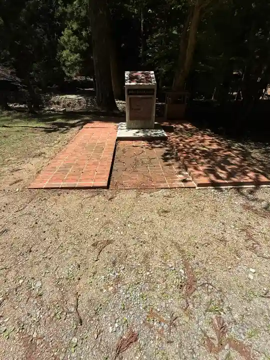 蘭宇氣白神社の{uncategorized: "未分類", other: "その他", undefined: "問題あり", building: "その他建物", grave: "お墓", sacred_gate: "鳥居", guardian: "狛犬", statue: "像", buddha: "仏像", history: "歴史", nature: "自然", garden: "庭園", animal: "動物", pagoda: "塔", temizu: "手水舎", mountain_gate: "山門・神門", sanctuary: "本殿・本堂", subordinate: "末社・摂社", art: "芸術", scenery: "景色", jizo: "地蔵", ema: "絵馬", goshuin: "御朱印", omikuji: "おみくじ", items: "授与品その他", amulet: "お守り", goshuincho: "御朱印帳", eats: "食事", festival: "お祭り", votive_dance: "神楽", shichigosan: "七五三参", wedding: "結婚式", experience: "体験その他", initially: "初詣", around: "周辺", anti_infection: "感染症対策"}