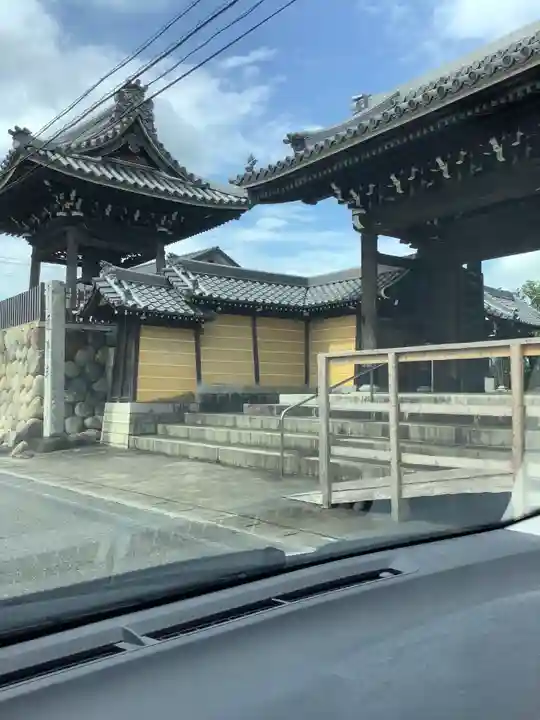 蓮浄寺の山門・神門