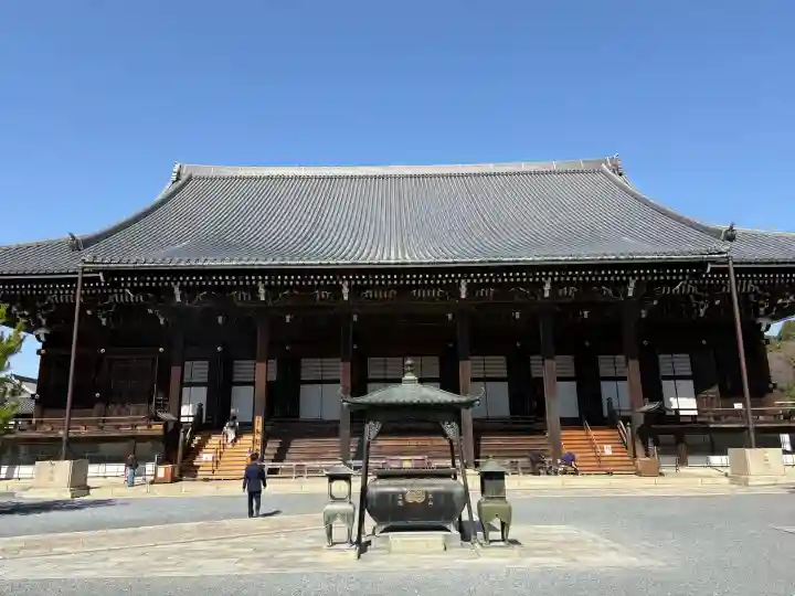 知恩院の{uncategorized: "未分類", other: "その他", undefined: "問題あり", building: "その他建物", grave: "お墓", sacred_gate: "鳥居", guardian: "狛犬", statue: "像", buddha: "仏像", history: "歴史", nature: "自然", garden: "庭園", animal: "動物", pagoda: "塔", temizu: "手水舎", mountain_gate: "山門・神門", sanctuary: "本殿・本堂", subordinate: "末社・摂社", art: "芸術", scenery: "景色", jizo: "地蔵", ema: "絵馬", goshuin: "御朱印", omikuji: "おみくじ", items: "授与品その他", amulet: "お守り", goshuincho: "御朱印帳", eats: "食事", festival: "お祭り", votive_dance: "神楽", shichigosan: "七五三参", wedding: "結婚式", experience: "体験その他", initially: "初詣", around: "周辺", anti_infection: "感染症対策"}