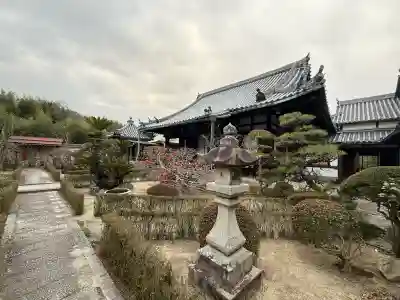 西方院の{uncategorized: "未分類", other: "その他", undefined: "問題あり", building: "その他建物", grave: "お墓", sacred_gate: "鳥居", guardian: "狛犬", statue: "像", buddha: "仏像", history: "歴史", nature: "自然", garden: "庭園", animal: "動物", pagoda: "塔", temizu: "手水舎", mountain_gate: "山門・神門", sanctuary: "本殿・本堂", subordinate: "末社・摂社", art: "芸術", scenery: "景色", jizo: "地蔵", ema: "絵馬", goshuin: "御朱印", omikuji: "おみくじ", items: "授与品その他", amulet: "お守り", goshuincho: "御朱印帳", eats: "食事", festival: "お祭り", votive_dance: "神楽", shichigosan: "七五三参", wedding: "結婚式", experience: "体験その他", initially: "初詣", around: "周辺", anti_infection: "感染症対策"}