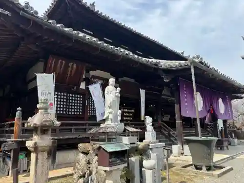 園城寺（三井寺）の{uncategorized: "未分類", other: "その他", undefined: "問題あり", building: "その他建物", grave: "お墓", sacred_gate: "鳥居", guardian: "狛犬", statue: "像", buddha: "仏像", history: "歴史", nature: "自然", garden: "庭園", animal: "動物", pagoda: "塔", temizu: "手水舎", mountain_gate: "山門・神門", sanctuary: "本殿・本堂", subordinate: "末社・摂社", art: "芸術", scenery: "景色", jizo: "地蔵", ema: "絵馬", goshuin: "御朱印", omikuji: "おみくじ", items: "授与品その他", amulet: "お守り", goshuincho: "御朱印帳", eats: "食事", festival: "お祭り", votive_dance: "神楽", shichigosan: "七五三参", wedding: "結婚式", experience: "体験その他", initially: "初詣", around: "周辺", anti_infection: "感染症対策"}