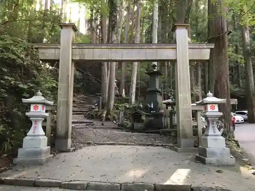 七面山敬慎院の鳥居