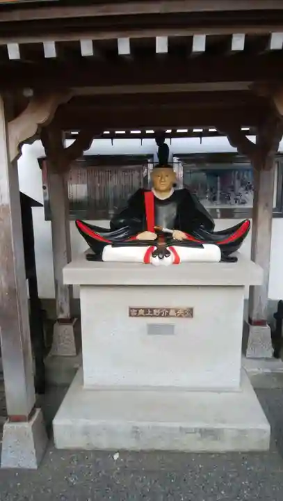 松坂稲荷大明神の像