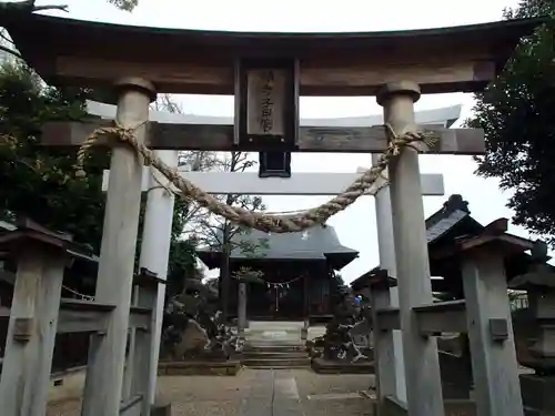 新井宿　子日神社の鳥居