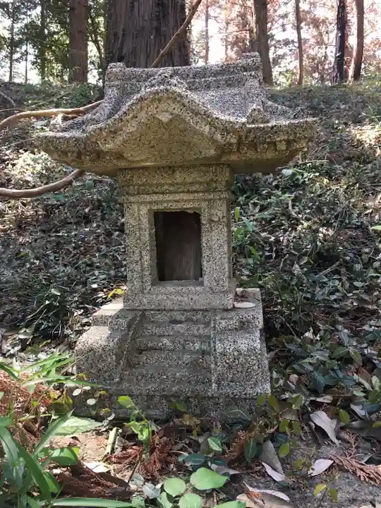 主石神社の末社・摂社