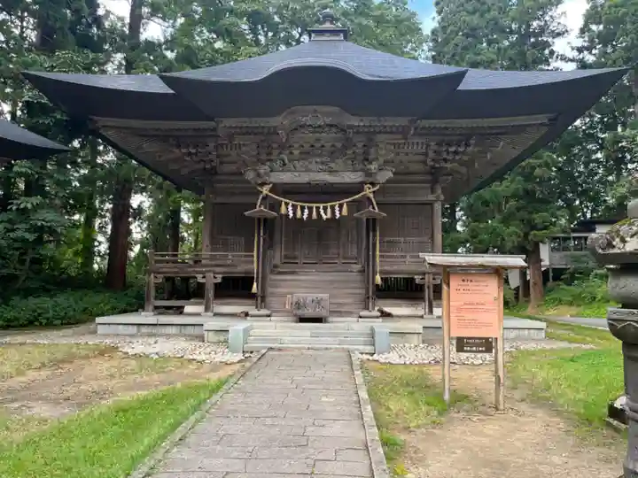 出羽神社(出羽三山神社)~三神合祭殿~の本殿・本堂