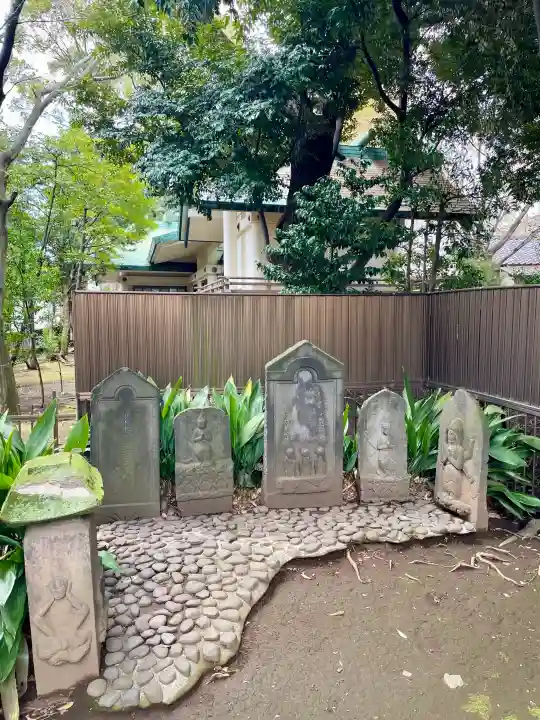 駒込天祖神社の{uncategorized: "未分類", other: "その他", undefined: "問題あり", building: "その他建物", grave: "お墓", sacred_gate: "鳥居", guardian: "狛犬", statue: "像", buddha: "仏像", history: "歴史", nature: "自然", garden: "庭園", animal: "動物", pagoda: "塔", temizu: "手水舎", mountain_gate: "山門・神門", sanctuary: "本殿・本堂", subordinate: "末社・摂社", art: "芸術", scenery: "景色", jizo: "地蔵", ema: "絵馬", goshuin: "御朱印", omikuji: "おみくじ", items: "授与品その他", amulet: "お守り", goshuincho: "御朱印帳", eats: "食事", festival: "お祭り", votive_dance: "神楽", shichigosan: "七五三参", wedding: "結婚式", experience: "体験その他", initially: "初詣", around: "周辺", anti_infection: "感染症対策"}