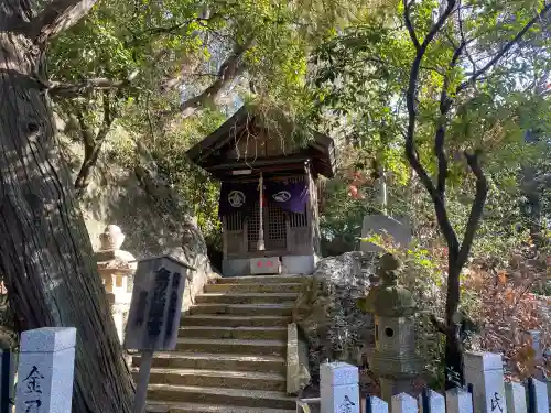 高岳神社の{uncategorized: "未分類", other: "その他", undefined: "問題あり", building: "その他建物", grave: "お墓", sacred_gate: "鳥居", guardian: "狛犬", statue: "像", buddha: "仏像", history: "歴史", nature: "自然", garden: "庭園", animal: "動物", pagoda: "塔", temizu: "手水舎", mountain_gate: "山門・神門", sanctuary: "本殿・本堂", subordinate: "末社・摂社", art: "芸術", scenery: "景色", jizo: "地蔵", ema: "絵馬", goshuin: "御朱印", omikuji: "おみくじ", items: "授与品その他", amulet: "お守り", goshuincho: "御朱印帳", eats: "食事", festival: "お祭り", votive_dance: "神楽", shichigosan: "七五三参", wedding: "結婚式", experience: "体験その他", initially: "初詣", around: "周辺", anti_infection: "感染症対策"}