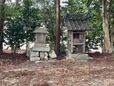 十二神社の{uncategorized: "未分類", other: "その他", undefined: "問題あり", building: "その他建物", grave: "お墓", sacred_gate: "鳥居", guardian: "狛犬", statue: "像", buddha: "仏像", history: "歴史", nature: "自然", garden: "庭園", animal: "動物", pagoda: "塔", temizu: "手水舎", mountain_gate: "山門・神門", sanctuary: "本殿・本堂", subordinate: "末社・摂社", art: "芸術", scenery: "景色", jizo: "地蔵", ema: "絵馬", goshuin: "御朱印", omikuji: "おみくじ", items: "授与品その他", amulet: "お守り", goshuincho: "御朱印帳", eats: "食事", festival: "お祭り", votive_dance: "神楽", shichigosan: "七五三参", wedding: "結婚式", experience: "体験その他", initially: "初詣", around: "周辺", anti_infection: "感染症対策"}