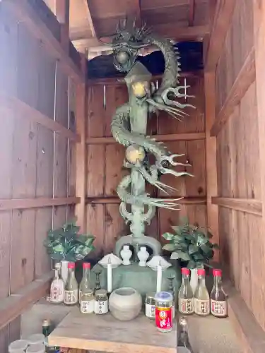 八大龍王辨財天の{uncategorized: "未分類", other: "その他", undefined: "問題あり", building: "その他建物", grave: "お墓", sacred_gate: "鳥居", guardian: "狛犬", statue: "像", buddha: "仏像", history: "歴史", nature: "自然", garden: "庭園", animal: "動物", pagoda: "塔", temizu: "手水舎", mountain_gate: "山門・神門", sanctuary: "本殿・本堂", subordinate: "末社・摂社", art: "芸術", scenery: "景色", jizo: "地蔵", ema: "絵馬", goshuin: "御朱印", omikuji: "おみくじ", items: "授与品その他", amulet: "お守り", goshuincho: "御朱印帳", eats: "食事", festival: "お祭り", votive_dance: "神楽", shichigosan: "七五三参", wedding: "結婚式", experience: "体験その他", initially: "初詣", around: "周辺", anti_infection: "感染症対策"}