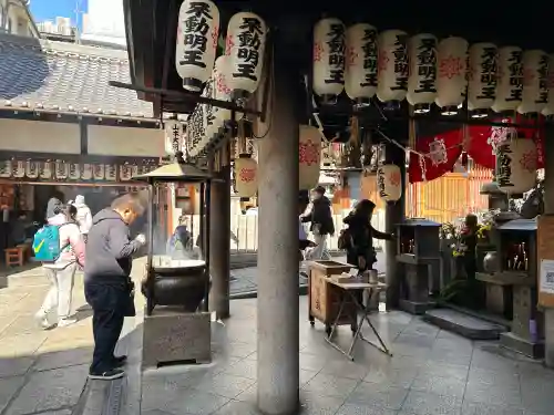 法善寺の{uncategorized: "未分類", other: "その他", undefined: "問題あり", building: "その他建物", grave: "お墓", sacred_gate: "鳥居", guardian: "狛犬", statue: "像", buddha: "仏像", history: "歴史", nature: "自然", garden: "庭園", animal: "動物", pagoda: "塔", temizu: "手水舎", mountain_gate: "山門・神門", sanctuary: "本殿・本堂", subordinate: "末社・摂社", art: "芸術", scenery: "景色", jizo: "地蔵", ema: "絵馬", goshuin: "御朱印", omikuji: "おみくじ", items: "授与品その他", amulet: "お守り", goshuincho: "御朱印帳", eats: "食事", festival: "お祭り", votive_dance: "神楽", shichigosan: "七五三参", wedding: "結婚式", experience: "体験その他", initially: "初詣", around: "周辺", anti_infection: "感染症対策"}