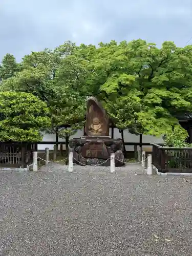 宝鏡寺の{uncategorized: "未分類", other: "その他", undefined: "問題あり", building: "その他建物", grave: "お墓", sacred_gate: "鳥居", guardian: "狛犬", statue: "像", buddha: "仏像", history: "歴史", nature: "自然", garden: "庭園", animal: "動物", pagoda: "塔", temizu: "手水舎", mountain_gate: "山門・神門", sanctuary: "本殿・本堂", subordinate: "末社・摂社", art: "芸術", scenery: "景色", jizo: "地蔵", ema: "絵馬", goshuin: "御朱印", omikuji: "おみくじ", items: "授与品その他", amulet: "お守り", goshuincho: "御朱印帳", eats: "食事", festival: "お祭り", votive_dance: "神楽", shichigosan: "七五三参", wedding: "結婚式", experience: "体験その他", initially: "初詣", around: "周辺", anti_infection: "感染症対策"}