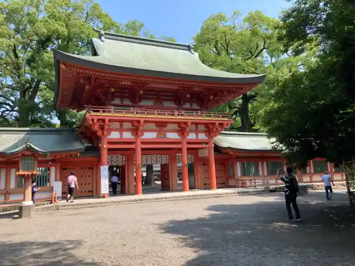 武蔵一宮氷川神社の山門・神門