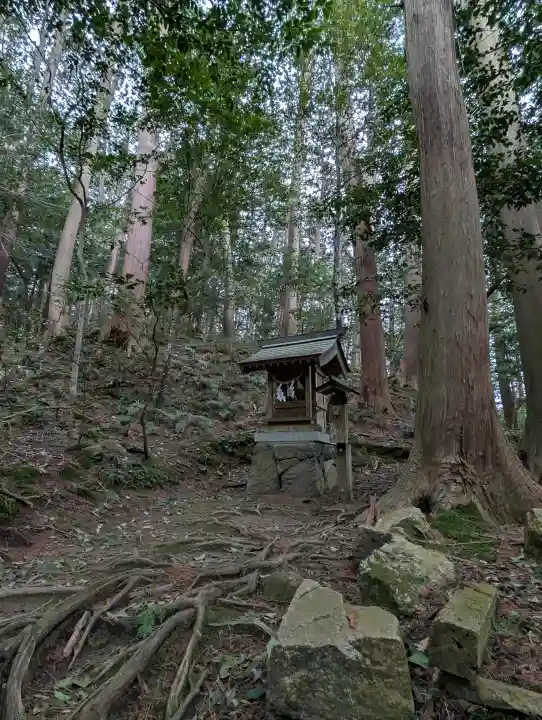 粟鹿神社の{uncategorized: "未分類", other: "その他", undefined: "問題あり", building: "その他建物", grave: "お墓", sacred_gate: "鳥居", guardian: "狛犬", statue: "像", buddha: "仏像", history: "歴史", nature: "自然", garden: "庭園", animal: "動物", pagoda: "塔", temizu: "手水舎", mountain_gate: "山門・神門", sanctuary: "本殿・本堂", subordinate: "末社・摂社", art: "芸術", scenery: "景色", jizo: "地蔵", ema: "絵馬", goshuin: "御朱印", omikuji: "おみくじ", items: "授与品その他", amulet: "お守り", goshuincho: "御朱印帳", eats: "食事", festival: "お祭り", votive_dance: "神楽", shichigosan: "七五三参", wedding: "結婚式", experience: "体験その他", initially: "初詣", around: "周辺", anti_infection: "感染症対策"}