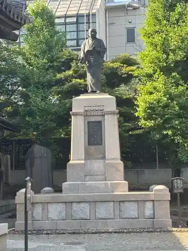 泉岳寺の{uncategorized: "未分類", other: "その他", undefined: "問題あり", building: "その他建物", grave: "お墓", sacred_gate: "鳥居", guardian: "狛犬", statue: "像", buddha: "仏像", history: "歴史", nature: "自然", garden: "庭園", animal: "動物", pagoda: "塔", temizu: "手水舎", mountain_gate: "山門・神門", sanctuary: "本殿・本堂", subordinate: "末社・摂社", art: "芸術", scenery: "景色", jizo: "地蔵", ema: "絵馬", goshuin: "御朱印", omikuji: "おみくじ", items: "授与品その他", amulet: "お守り", goshuincho: "御朱印帳", eats: "食事", festival: "お祭り", votive_dance: "神楽", shichigosan: "七五三参", wedding: "結婚式", experience: "体験その他", initially: "初詣", around: "周辺", anti_infection: "感染症対策"}
