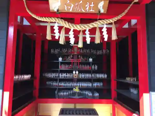 於菊稲荷神社の本殿