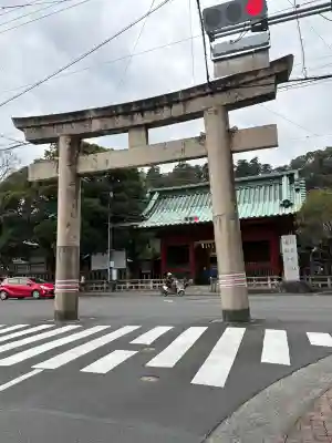 静岡浅間神社の{uncategorized: "未分類", other: "その他", undefined: "問題あり", building: "その他建物", grave: "お墓", sacred_gate: "鳥居", guardian: "狛犬", statue: "像", buddha: "仏像", history: "歴史", nature: "自然", garden: "庭園", animal: "動物", pagoda: "塔", temizu: "手水舎", mountain_gate: "山門・神門", sanctuary: "本殿・本堂", subordinate: "末社・摂社", art: "芸術", scenery: "景色", jizo: "地蔵", ema: "絵馬", goshuin: "御朱印", omikuji: "おみくじ", items: "授与品その他", amulet: "お守り", goshuincho: "御朱印帳", eats: "食事", festival: "お祭り", votive_dance: "神楽", shichigosan: "七五三参", wedding: "結婚式", experience: "体験その他", initially: "初詣", around: "周辺", anti_infection: "感染症対策"}